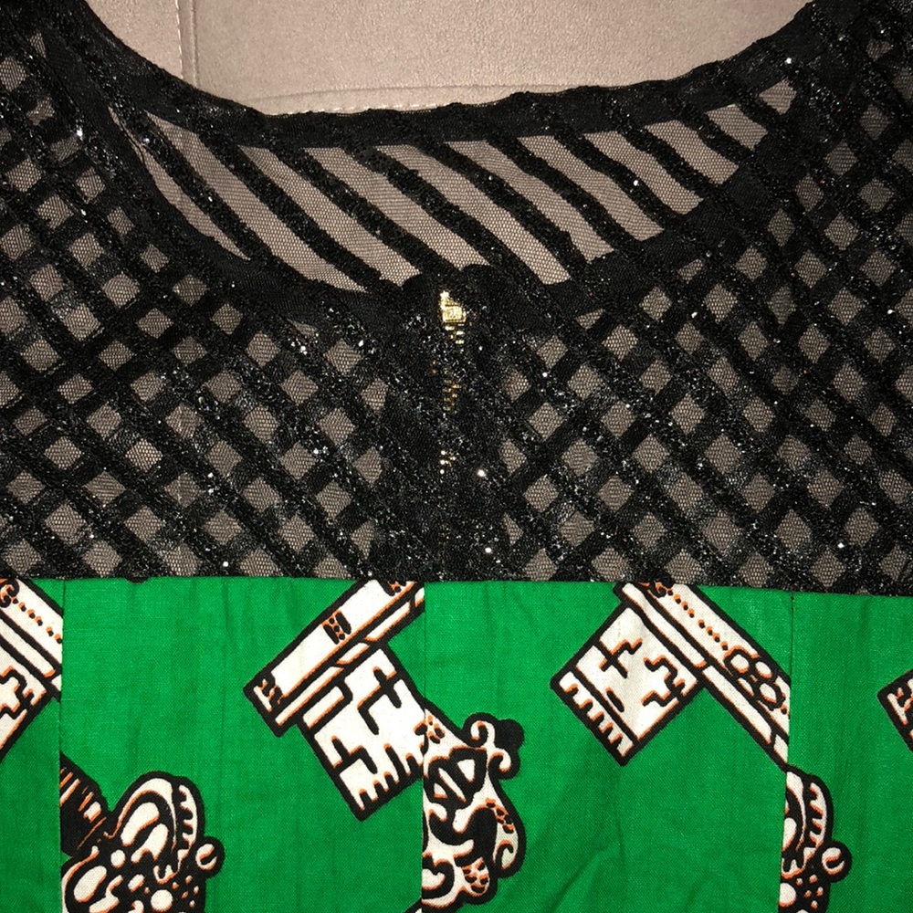 Beautiful statement piece! - Picture 3 of 4